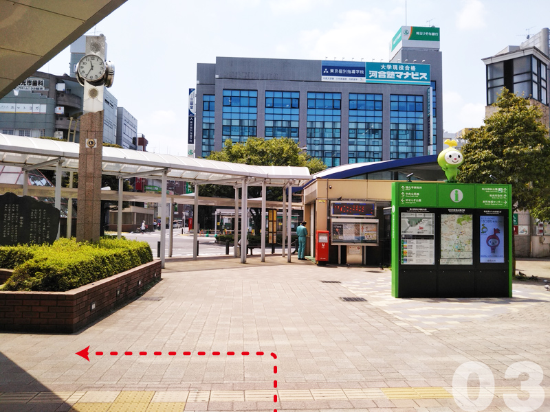 03.和光市駅南口のロータリーを左方向に曲がります。